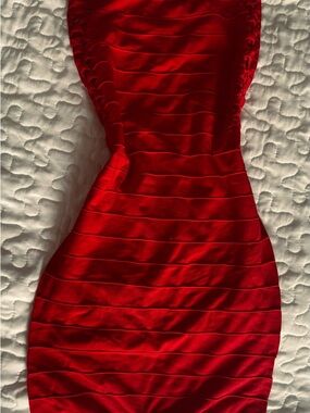 Curve-Hugging Red Mini Bandage Dress